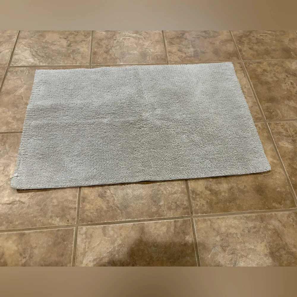 Pottery Barn Classic Organic Loop Bath Mat, Gray Mist, 21.5” x 34”, LIKE NEW